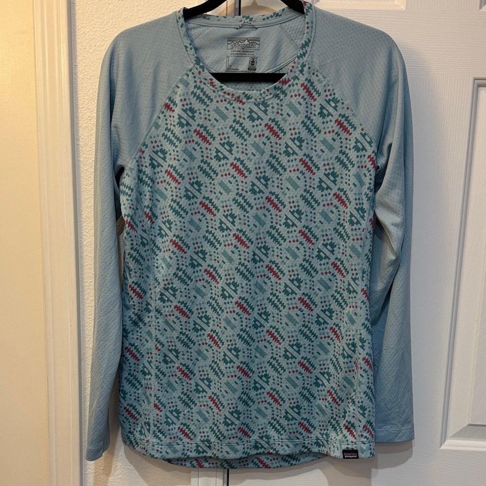 Patagonia Womens Capilene Midweight Top. Baselayer Icefall Big Sky Blue. Size L